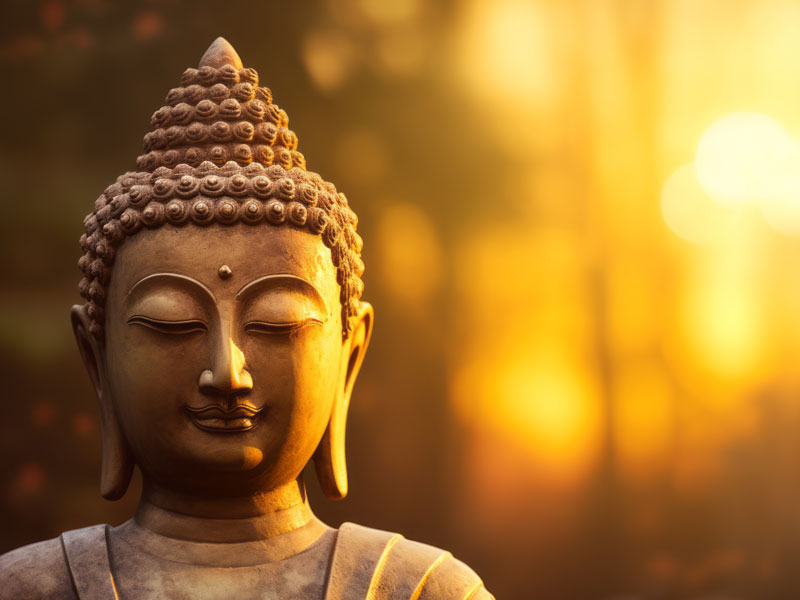 Reiki-Behandlungen, Cordula Bürk Buddha-Statue vor Sonnenuntergang